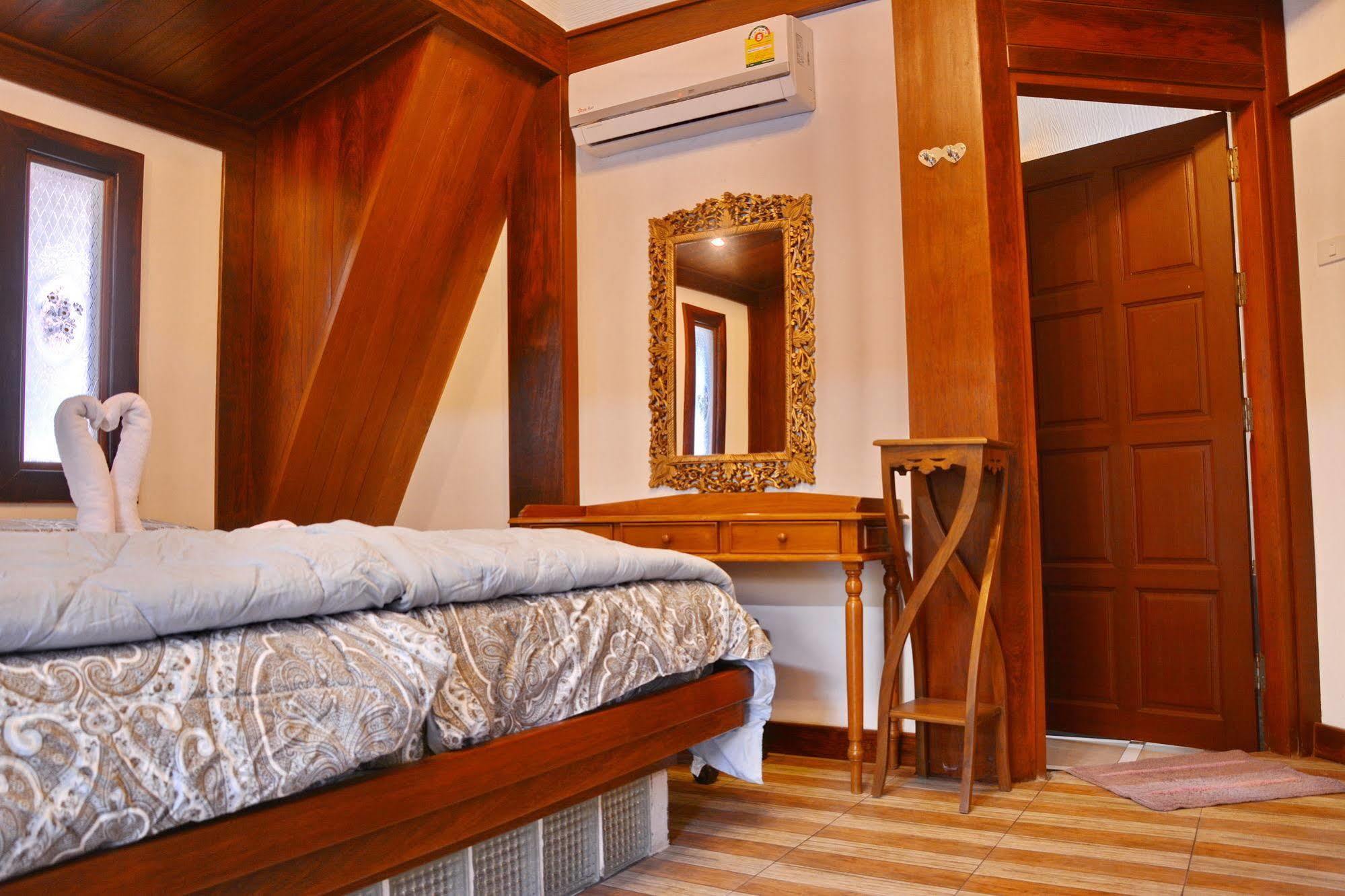 Khunsri Resort Art Boutique Hotel Паттая Екстер'єр фото