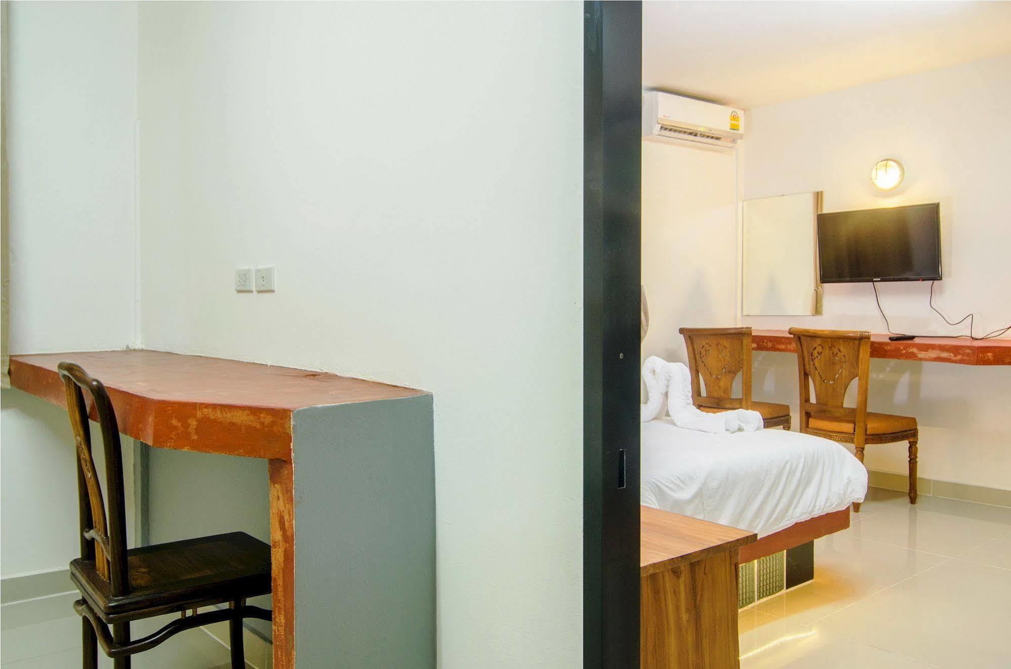 Khunsri Resort Art Boutique Hotel Паттая Екстер'єр фото
